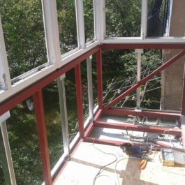 Установка остекления балкона
