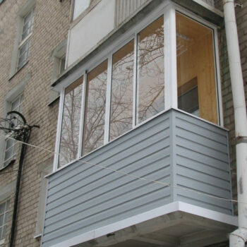 Раздвижные балконные окна для хрущевки