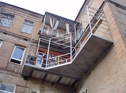 Угловое увеличение балкона