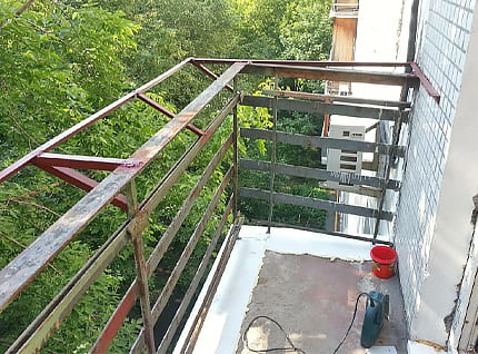 Расширение балкона по подоконнику